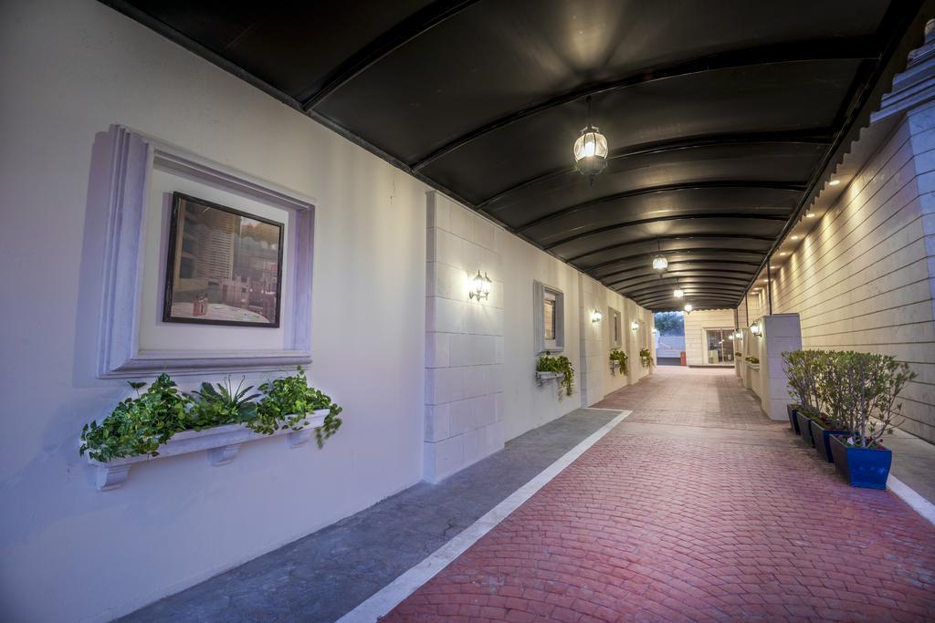 Hotel Mira Trio - - Tahlia Street