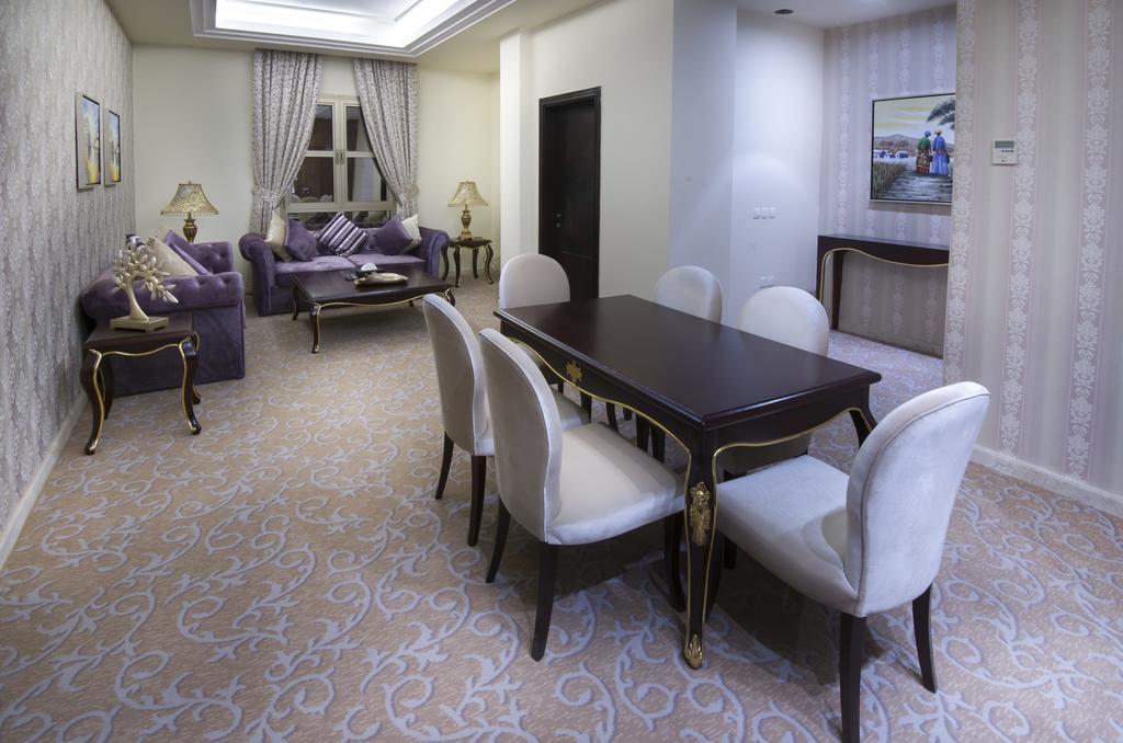 Mira Trio - - Tahlia Street Hotel Riyadh